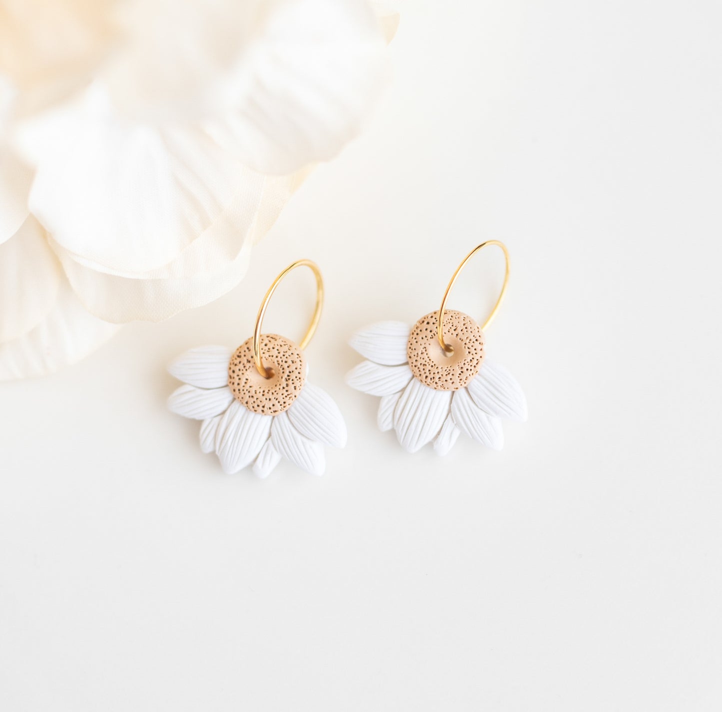 Minimalist Half Daisies