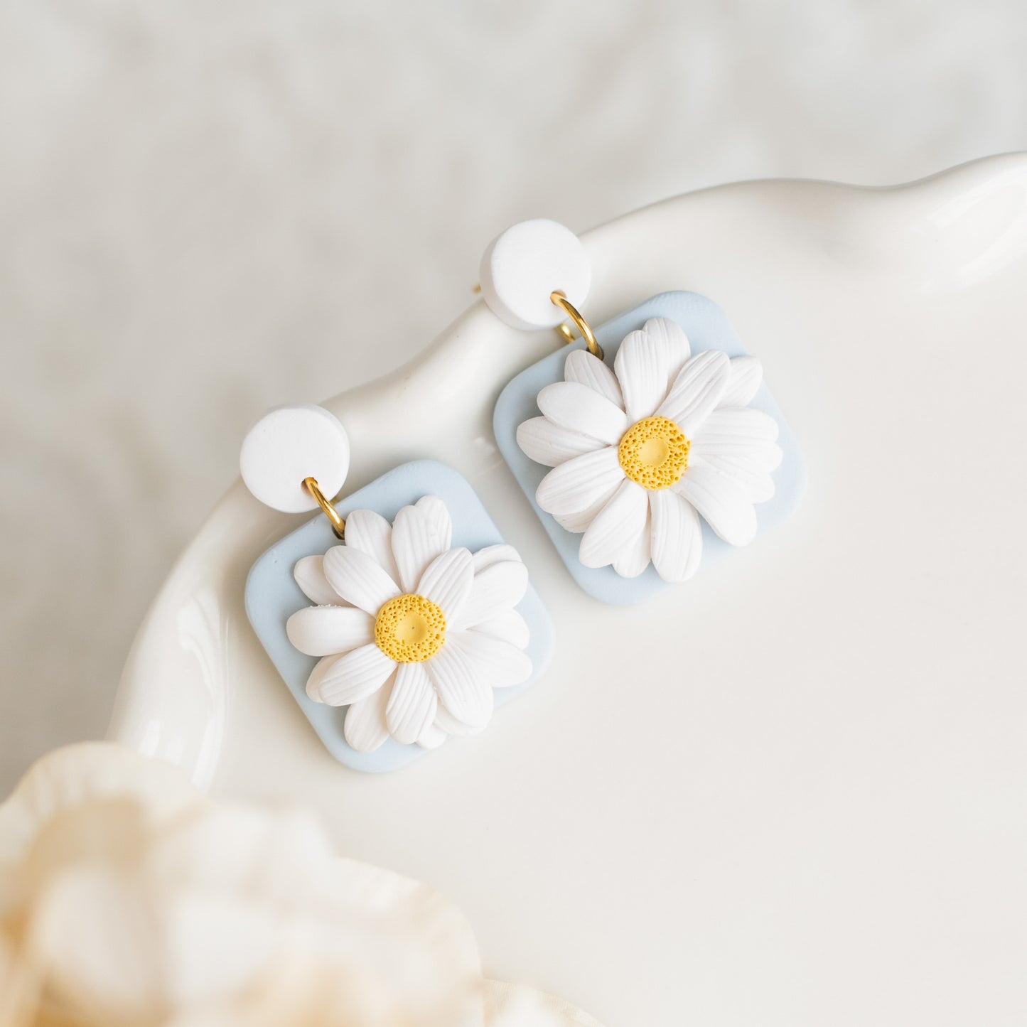Daisy Dangles