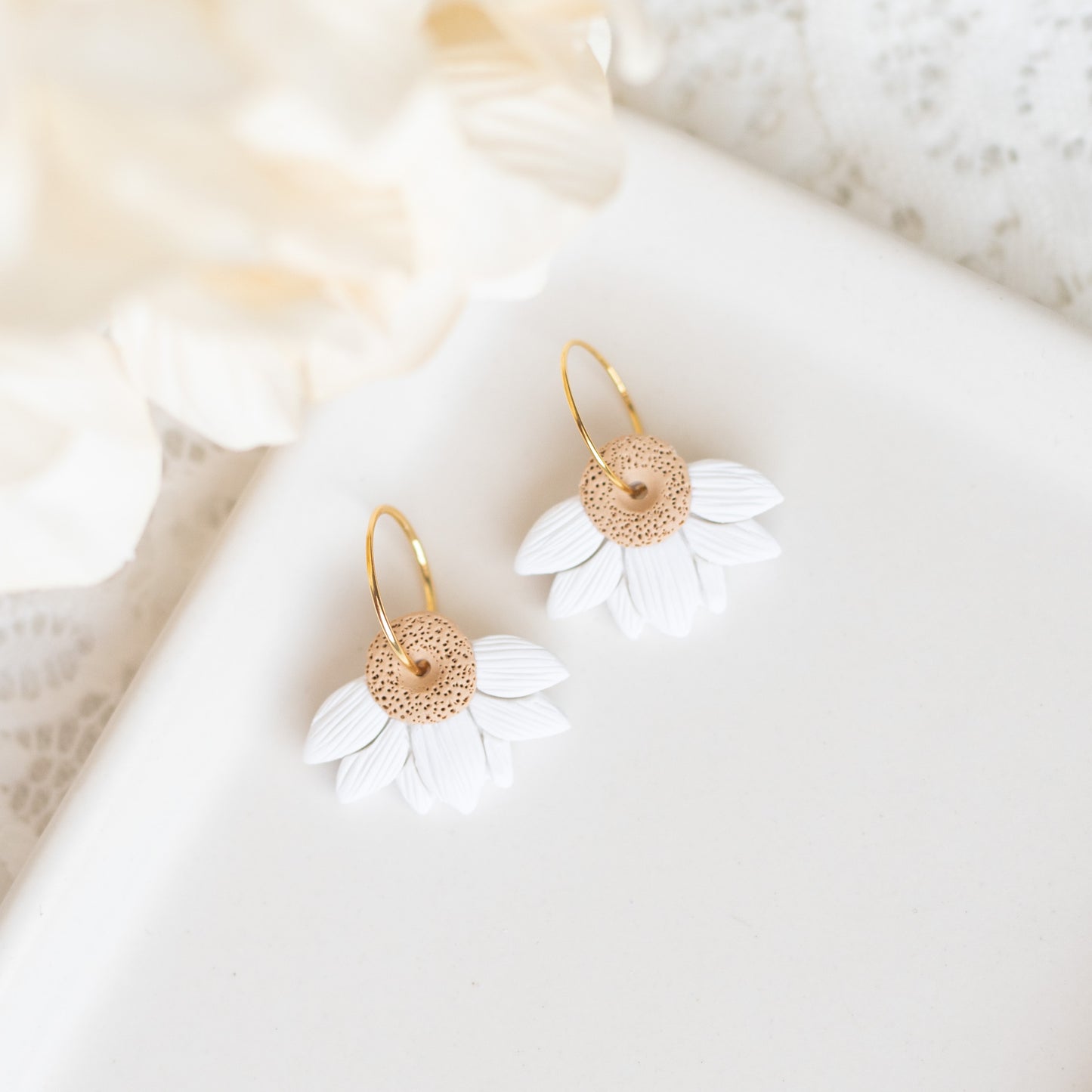 Minimalist Half Daisies