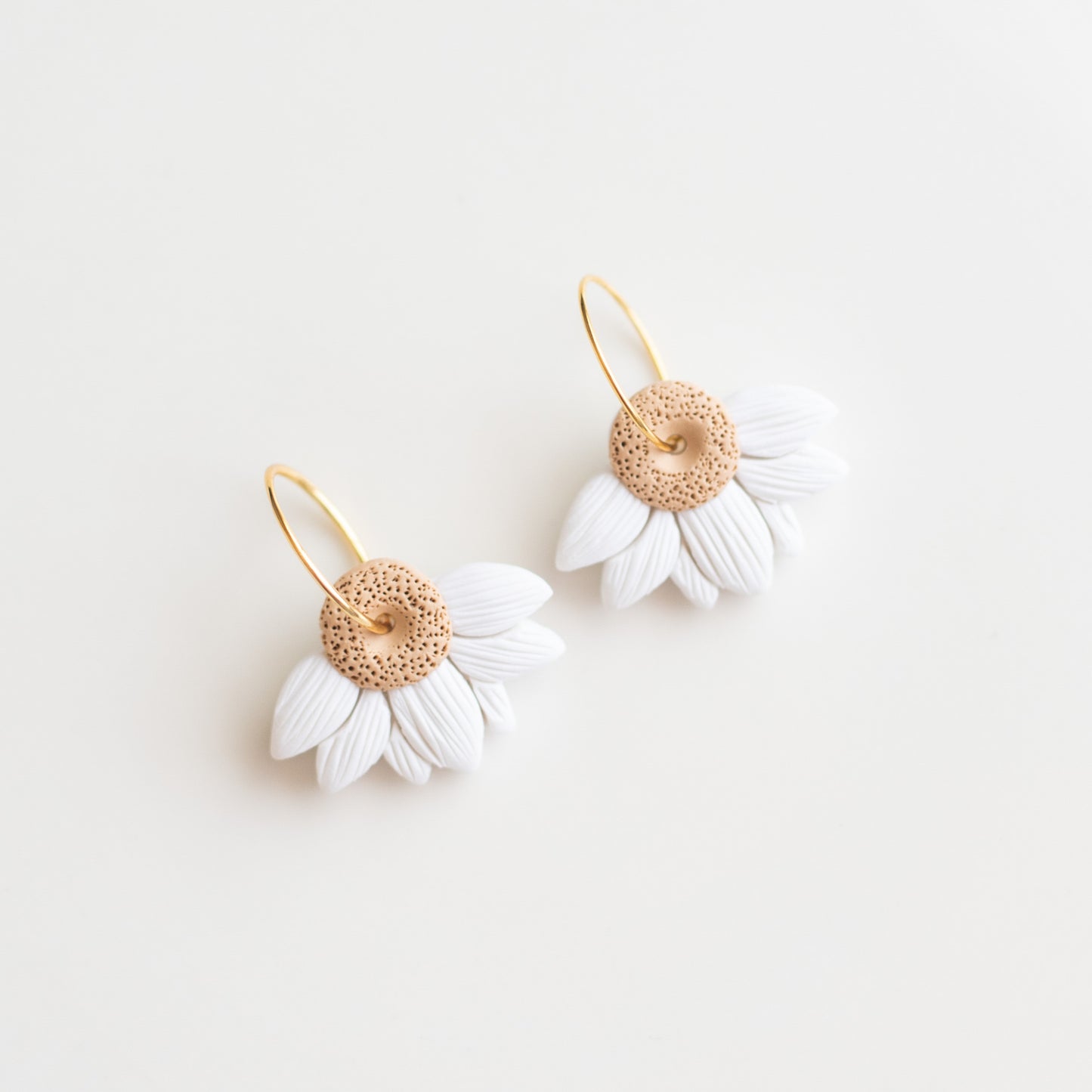 Minimalist Half Daisies