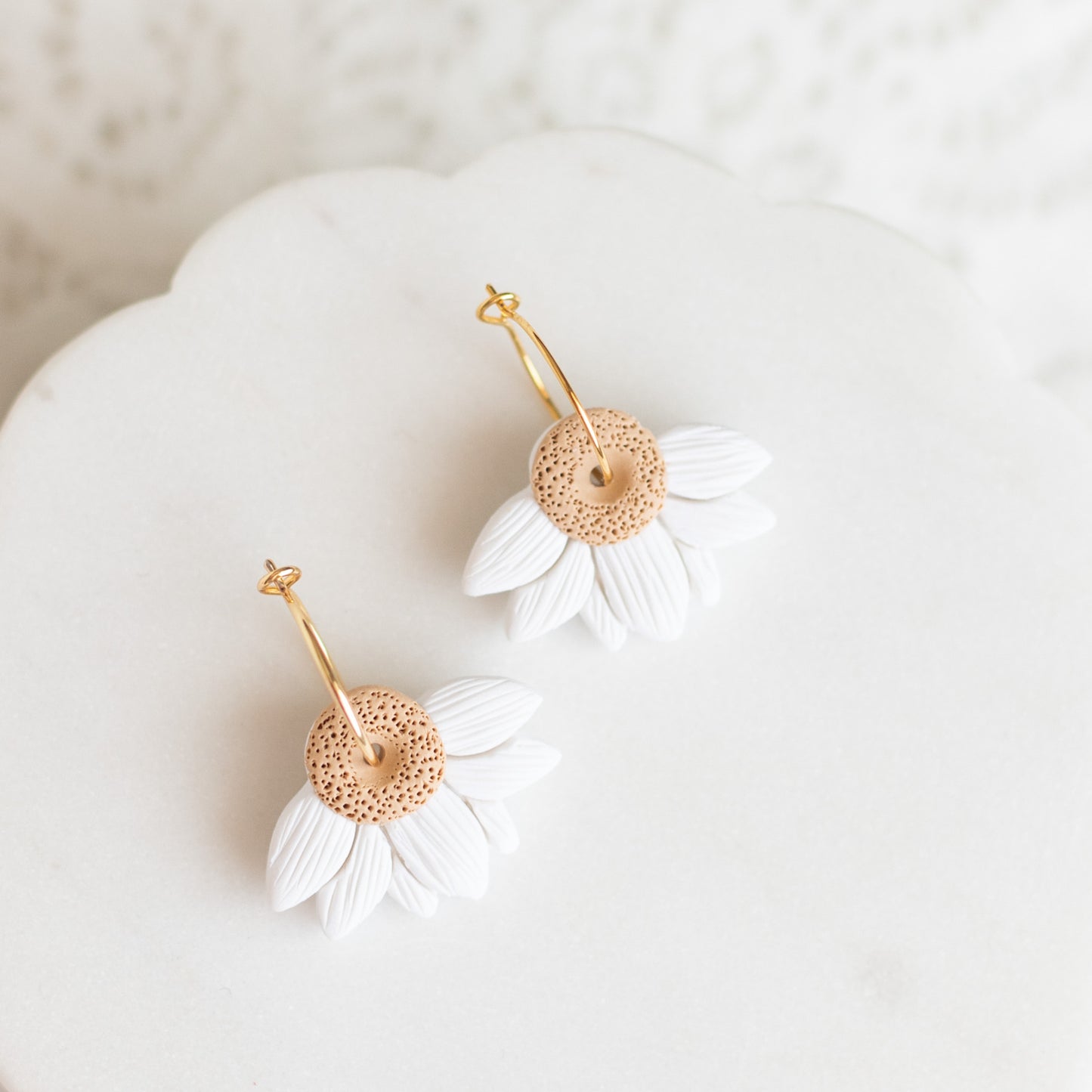 Minimalist Half Daisies
