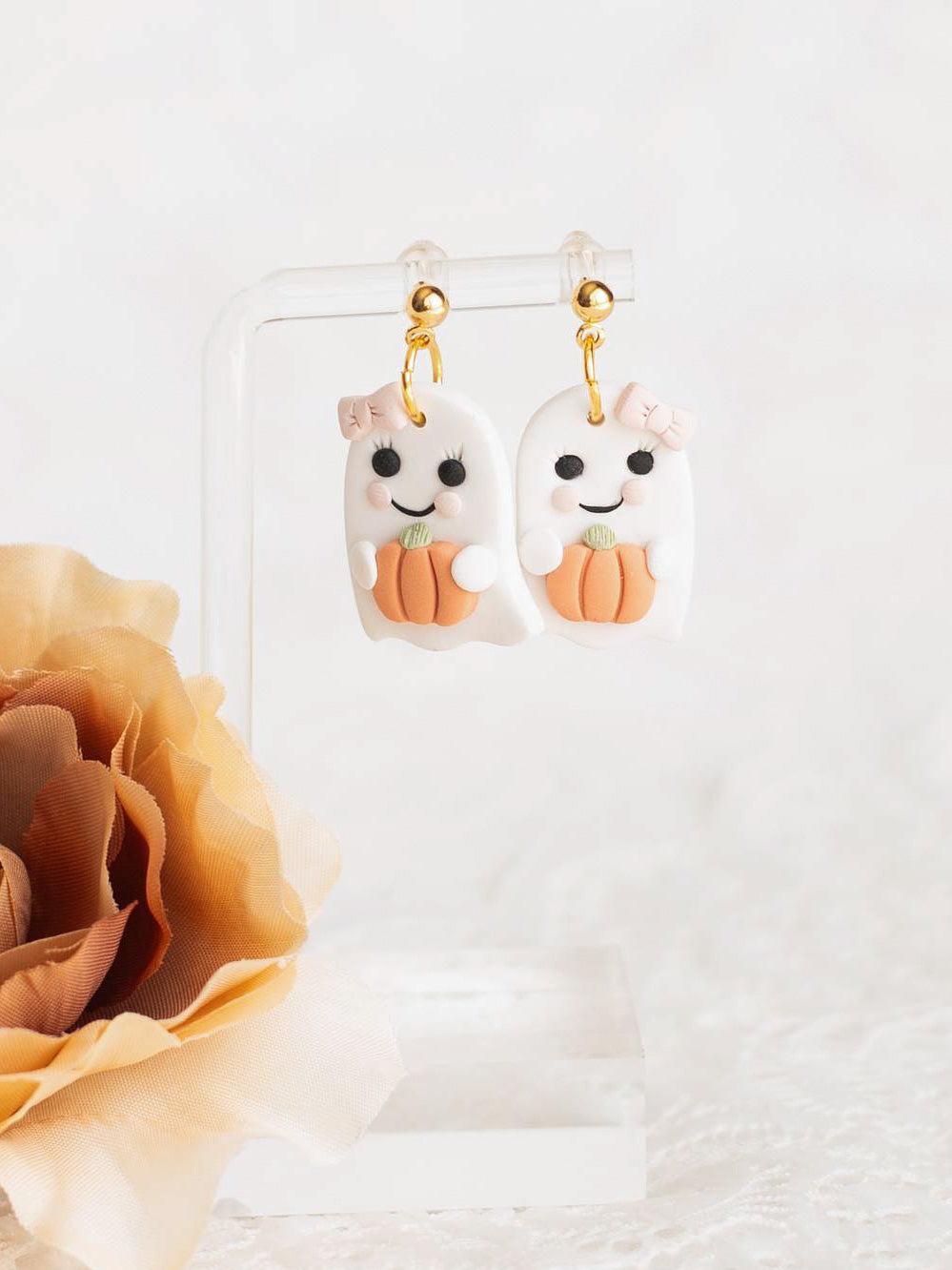Cute Ghosts with Pumpkin